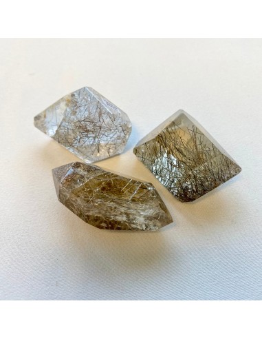 Forme libre de Quartz Rutile et Tourmaline noire (avancer avec confiance vers l'avenir / ancrage / protection) Comment ça marche